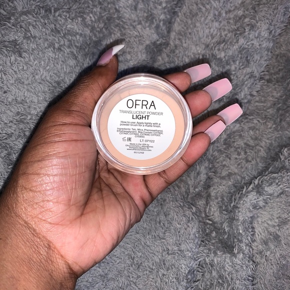 Translucent Powder - Picture 3 of 4